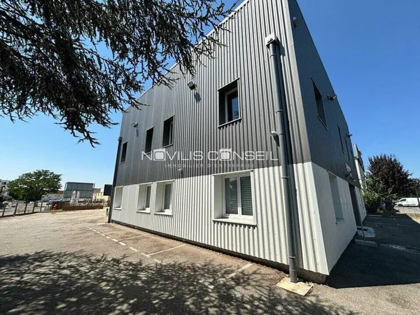Local commercial 750 m²