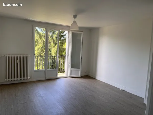 Appartement F3, lumineux de 61 m² dernier étage avec cave Étampes
