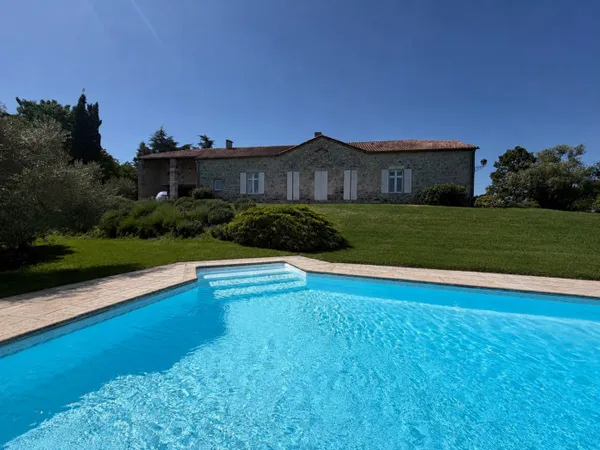 Maison 280 m2 avec 6 chambres, garage, piscine, préau de réc