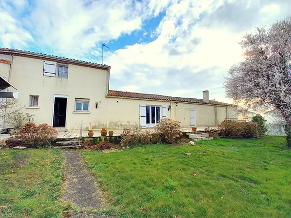 Maison ancienne en pierre avec beau terrain et dépendances - Le Loroux Bottereau 4 pièce(s) 97 m² en