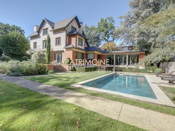Maison Garches 10 pièce(s) 619.13 m2