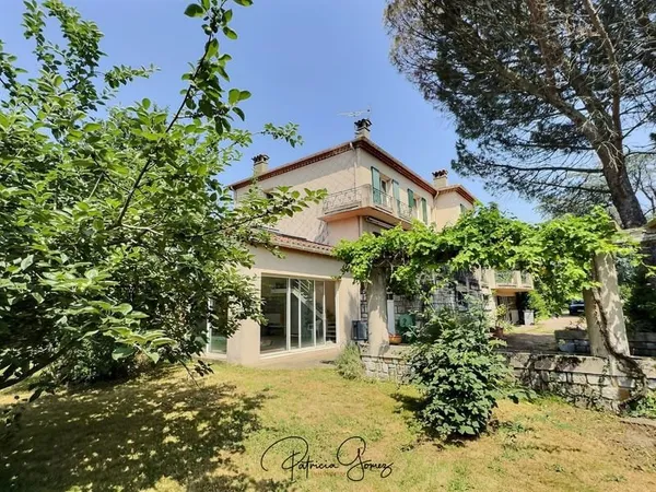 MAISON DE CARACTERE DANS PARC ARBORÉ - ELEGANCE DES ANNÉES