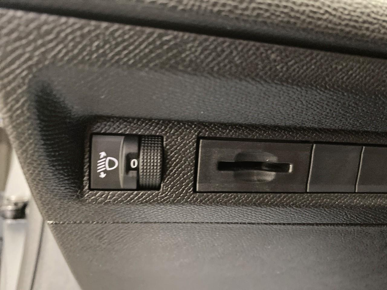 Peugeot 308 hybrid 136 e-dcs6 allure — photo 18