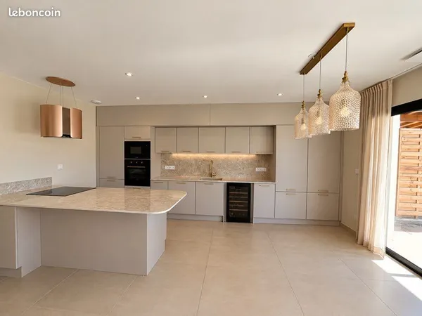 Maison récente vers Villefranche sur Saône de plain-pied avec piscine-garage-3 chambres - Fareins