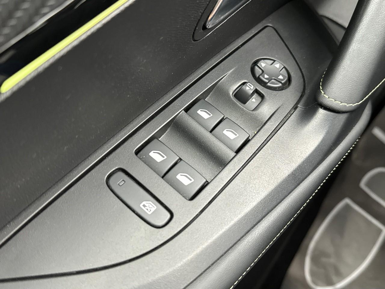 Peugeot 2008 puretech 130 s&s eat8 gt — photo 15