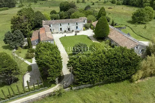 Propriété 32 pièces 675 m²
