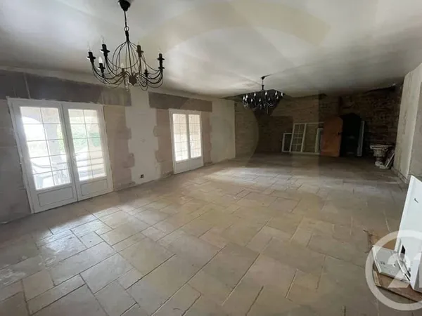 Maison 4 pièces 300 m²