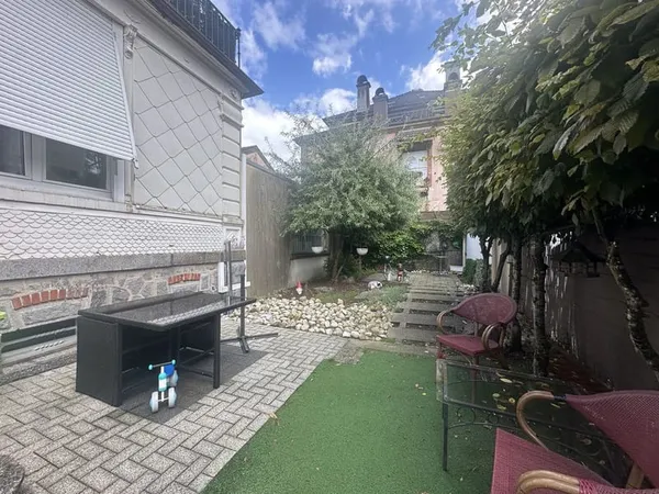 Gérardmer - Centre ville - Appartement 93m2 rez-de-chaussée surélevé avec terrasse privative et peti