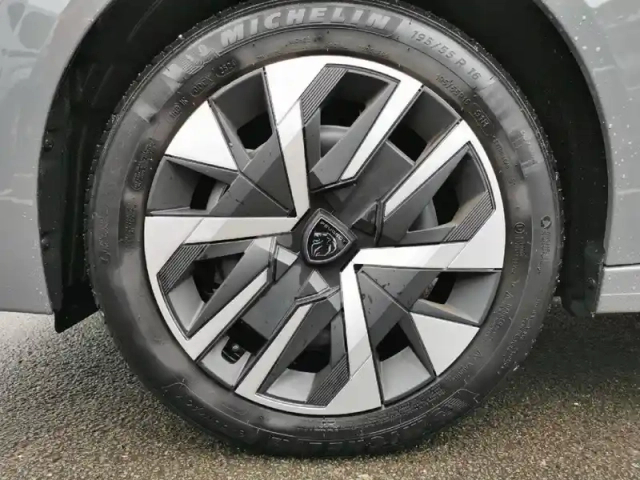 Peugeot 208 hybrid 100 e-dcs6 — photo 13