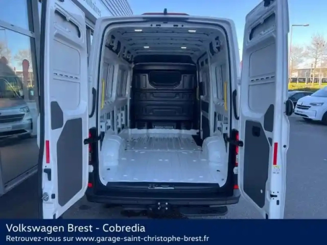 Volkswagen Crafter fg 30 l3h3 2.0 tdi 140ch business traction — photo 12