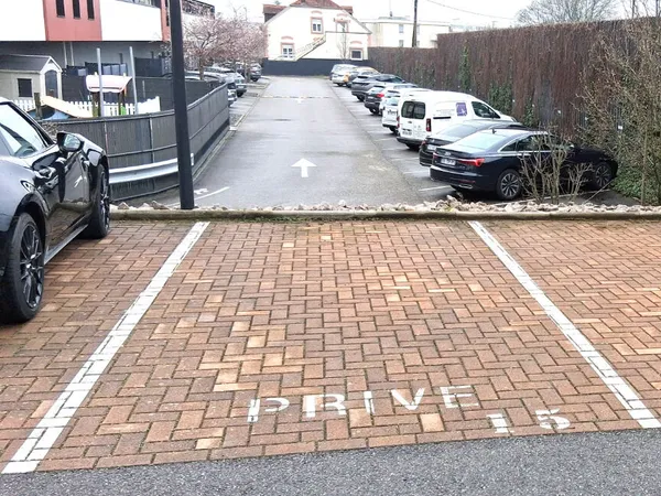 Place de Parking Idéale ? Proche du Centre-Ville d'Obernai, en Exclusivité chez Nestenn