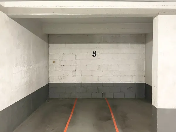 Place moto/scooter sécurisée n°1/3 - Paris 13e - Accès 24h/24, tarif de lancement