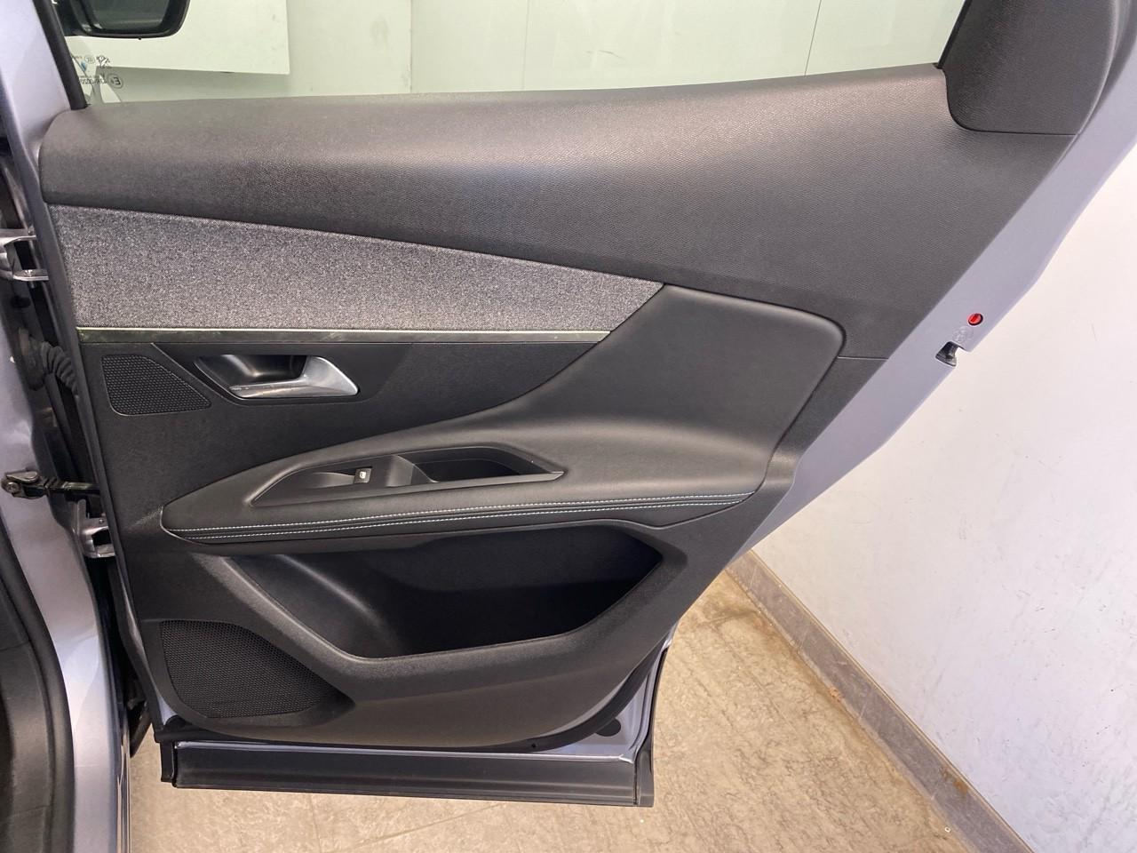 Peugeot 3008 hybrid 225 e-eat8 allure pack — photo 25