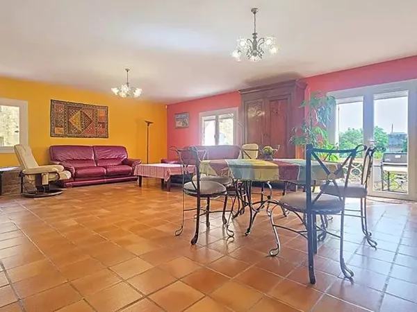 Maison 8 pièces 210 m²