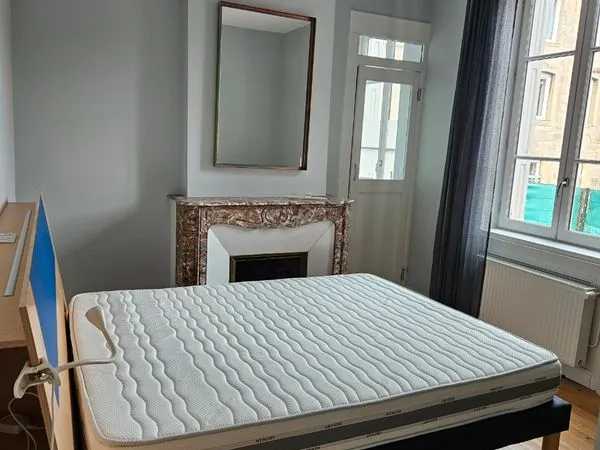 Chambre privée meublée à louer dans résidence de standing
