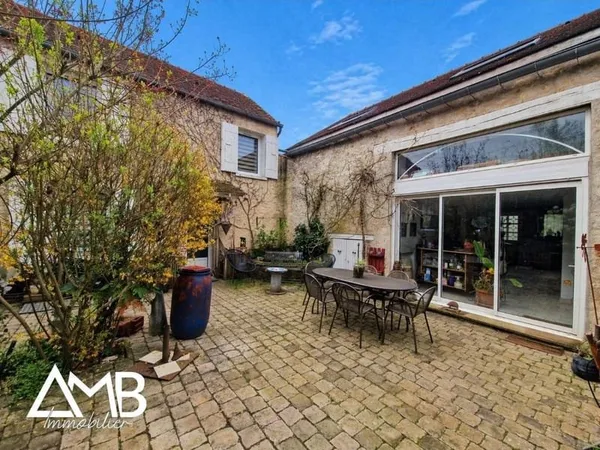 MAISON AVEC DEPENDANCE !
