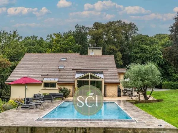 Maison 380 m²