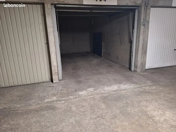 Garage et parking Location Villeurbanne 14m² 65€