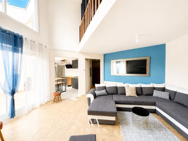 Appartement rénové en duplex meublé 2 chambres avec parking