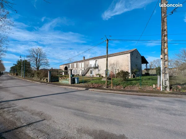 Charente - Authentique longère à vendre en pierres à rénover - 380 m² - Terrain 2 283 m² dont parcel