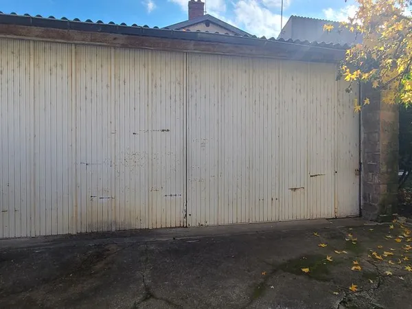 Emplacement dans un garage fermé