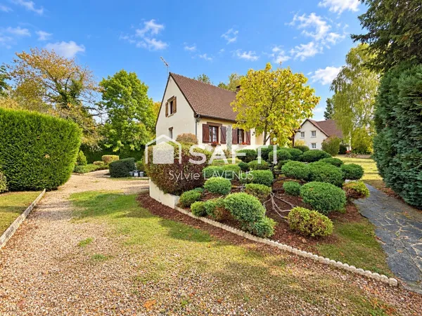A VAILLY SUR AISNE, MAISON FAMILIALE DE 132 M2 AVEC S/SOL TOTAL ET GRAND TERRAIN ARBORÉ.