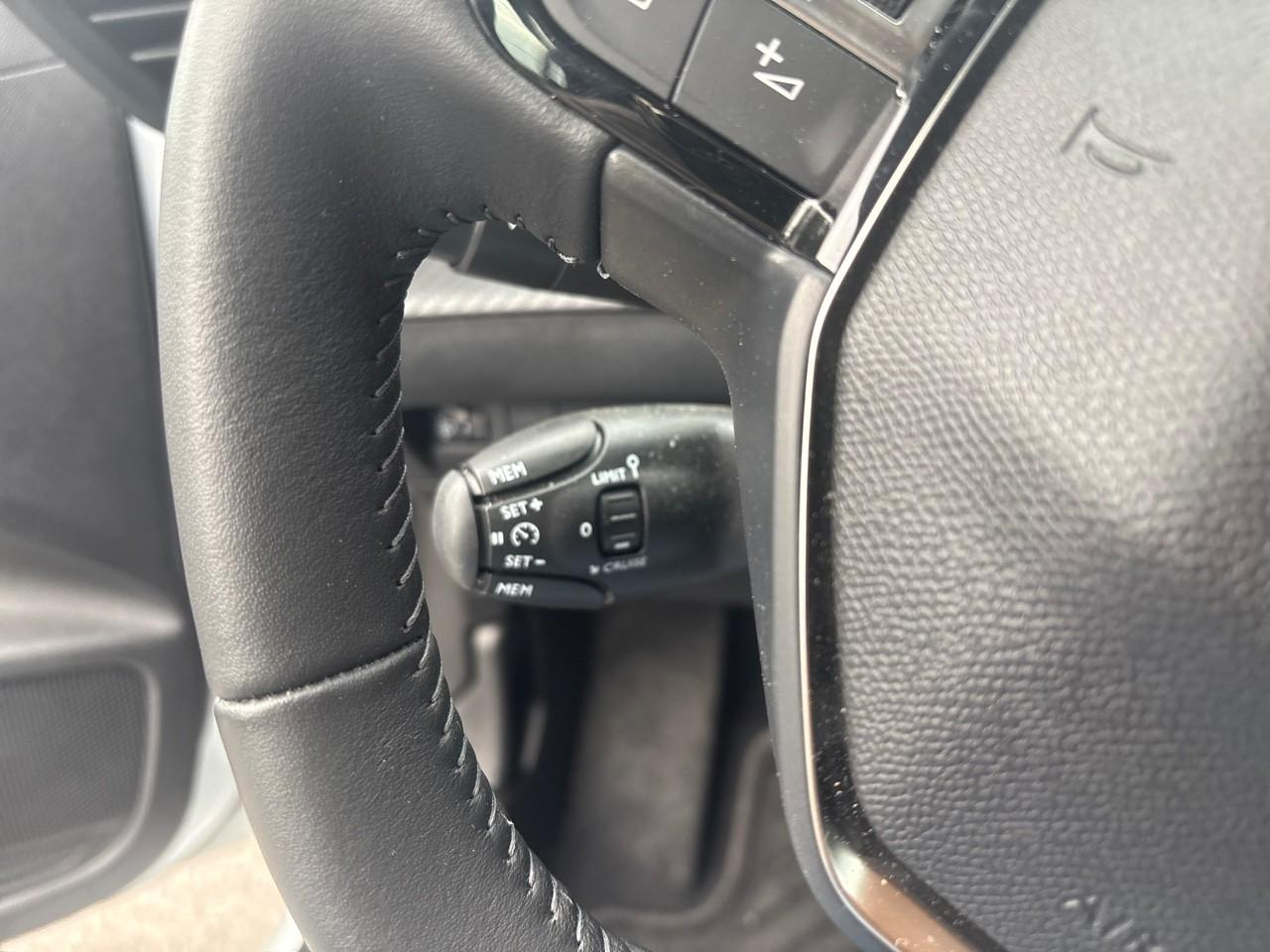 Peugeot 208 1.2 100ch s&s style — photo 16