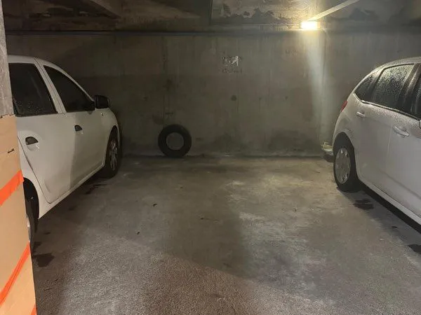 Place de parking - Beaulieu