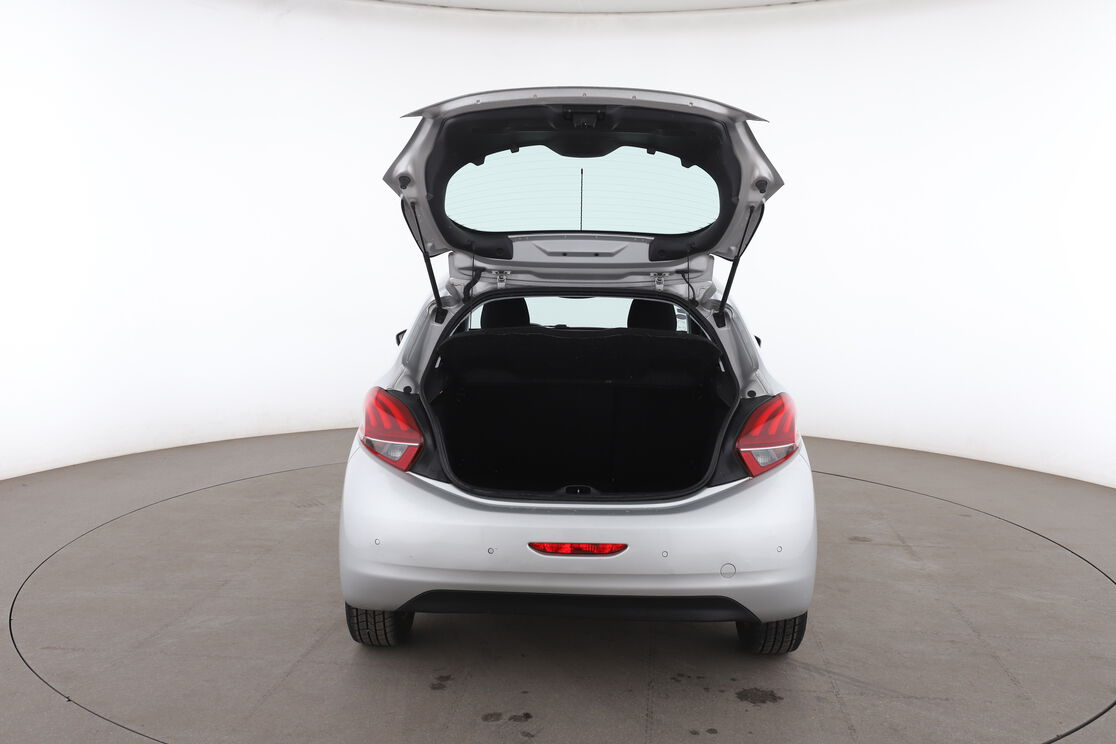 Peugeot 208 1.2 PureTech Allure — photo 15