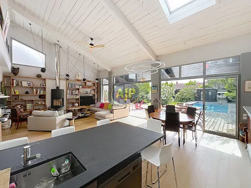 Maison 7 pièces 307 m²