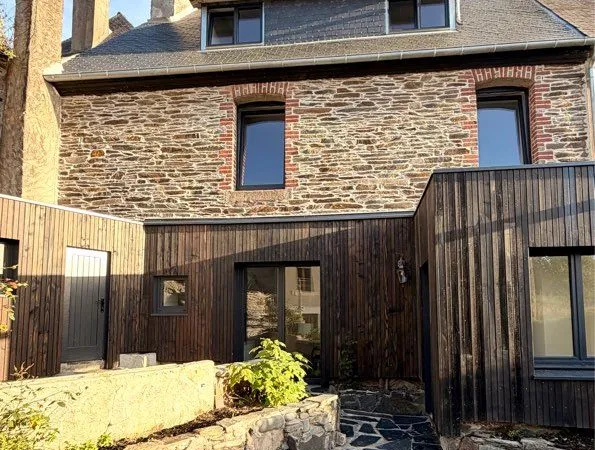 Maison de ville en pierre rénovée