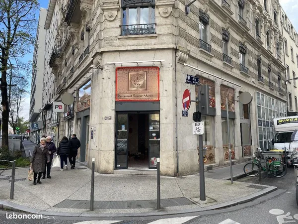 Local commercial 128 m²