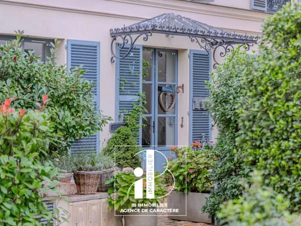 FONTAINEBLEAU - QUARTIER CHATEAU- RUE ELEGANTE ET AU CALME - MAISON DE CARACTERE DE 177 M² avec UNE 
