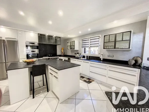 Maison 6 pièces 270 m²