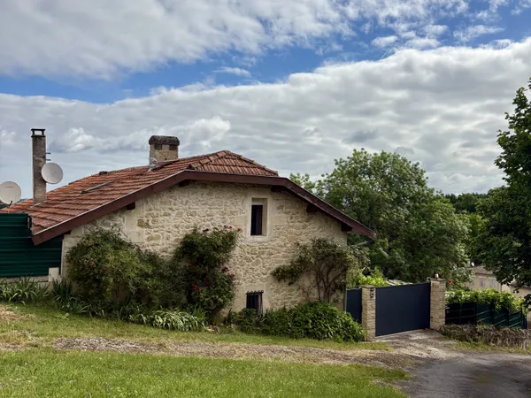 Maison en pierre avec T2 indépendant et beaux volumes