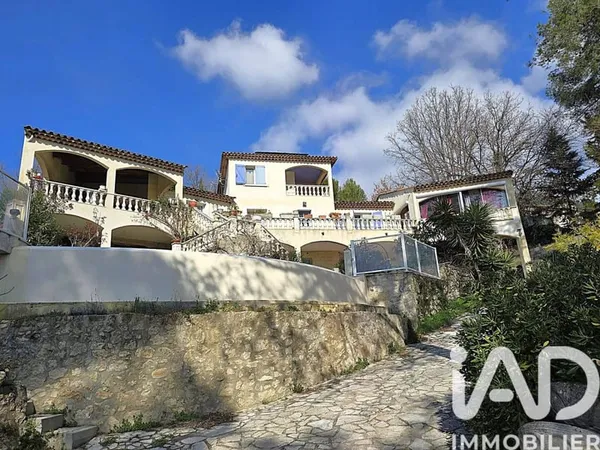 Maison 7 pièces 225 m²
