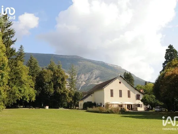 Immeuble commercial 470 m²
