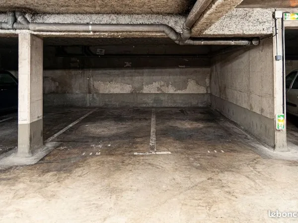 Parking Intra-Muros s/sol ds résidence sécurisée. Porte St Lazare 75