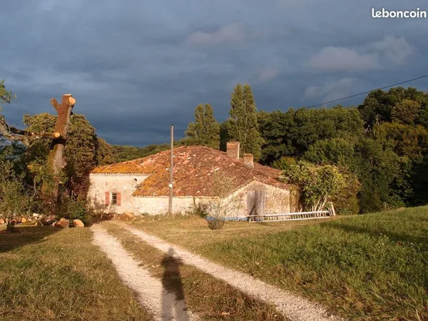 Dans le département du Gers. Maison en ruines sur environ 1 hectare de terrain