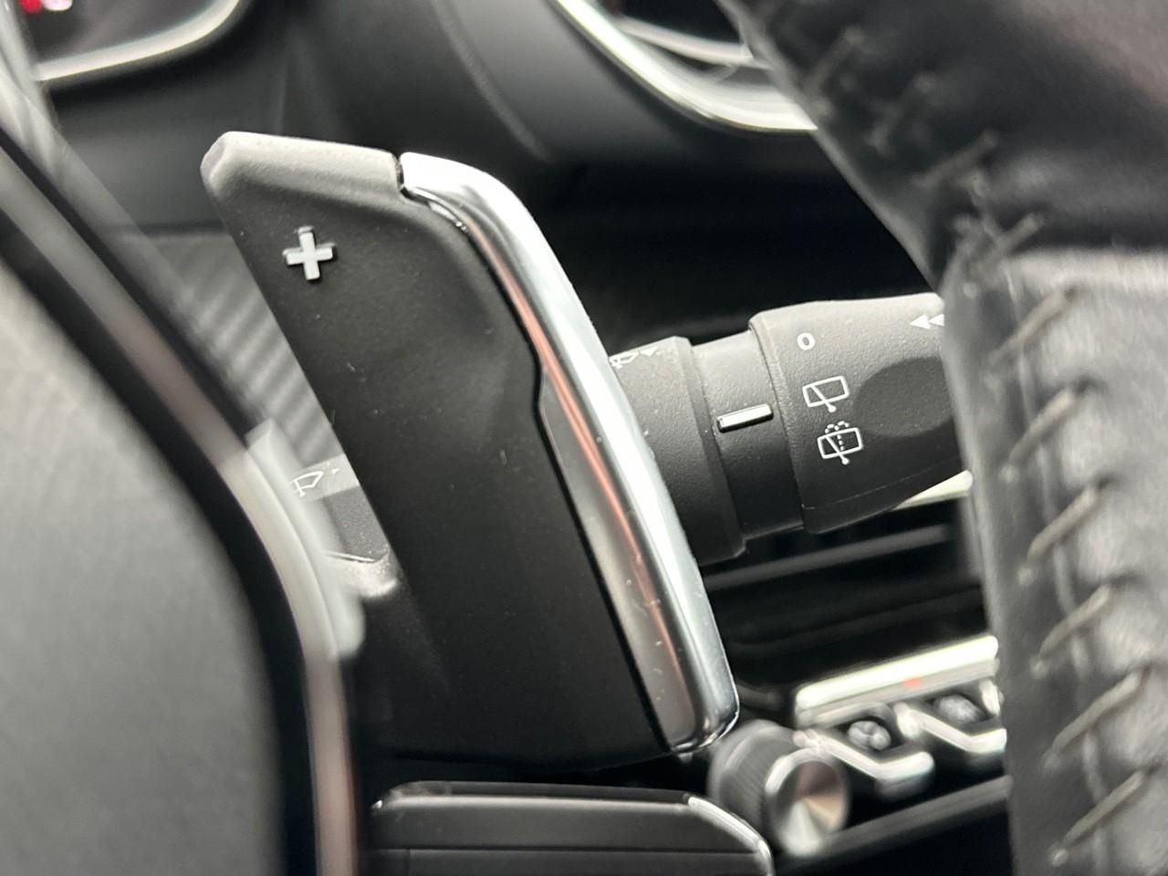 Peugeot 2008 puretech 130 s&s eat8 allure — photo 18