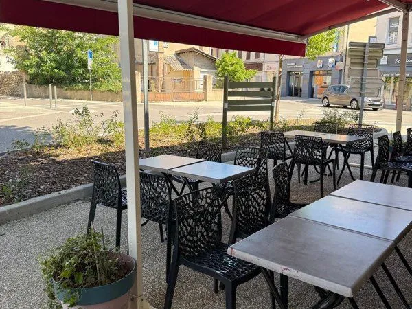 Fonds de commerce restaurant — terrasse + 2 salles — parking à proximité