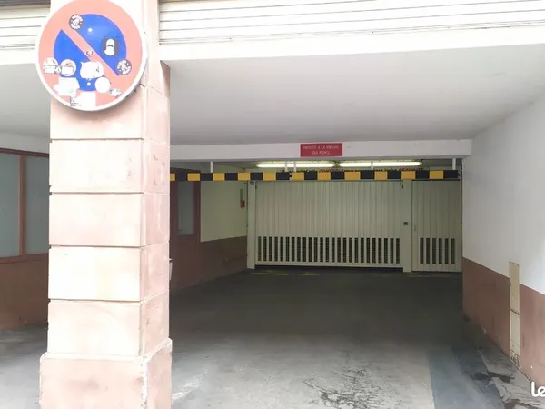PARKING, accès telecommande ,1er Étage , ascenseur, rue de la Douane, hyper-centre