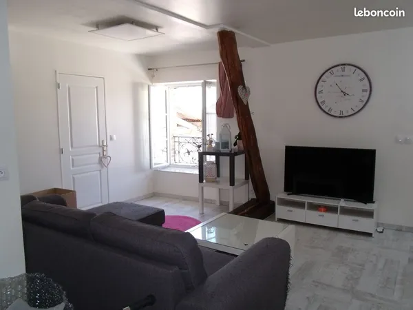 TRES BEL APPARTEMENT 3 PIECES DE 82 M² au sol à 5 min de SENS