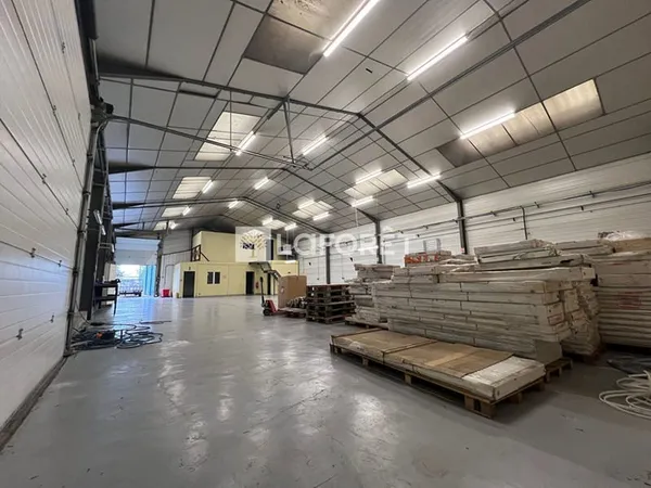 Location local d'activité ou stockage avec bureau 510 m² à Duttlenheim