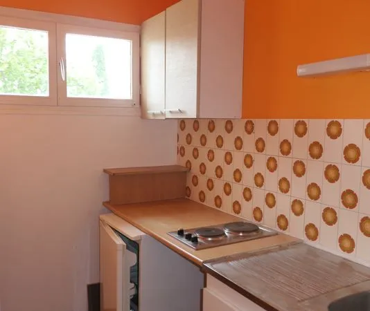 Appartement 2 pièces 38 m² 2ème étage quartier hôpitaux facultés