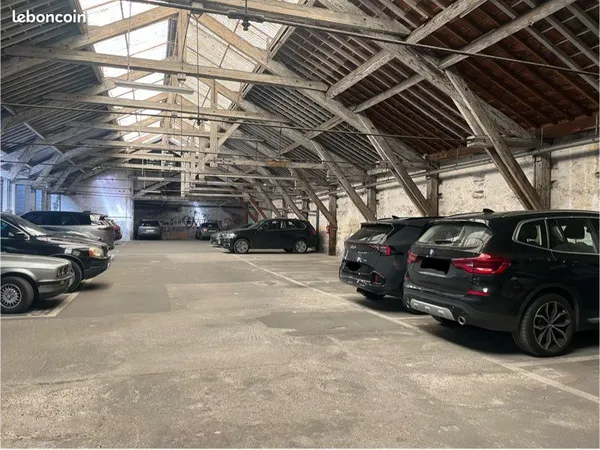 Place de parking couvert et sécurisé