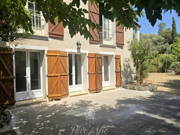MAISON À RÉNOVER LE LAVANDOU CENTRE-VILLE PROCHE PLAGES