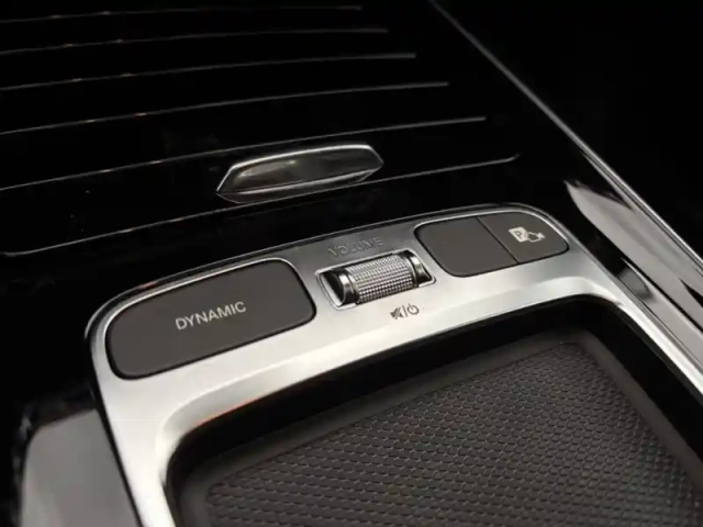 Mercedes Gla 200 d amg line — photo 32