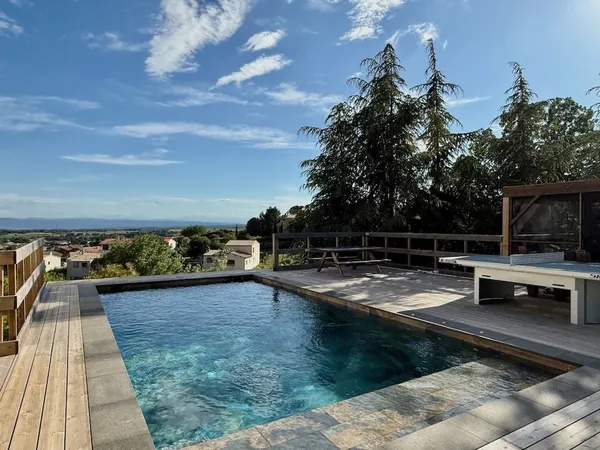 Villa offrant une vue imprenable campagne jusqu'aux Pyrénées