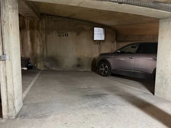 À vendre emplacement de parking couvert proche gare Saint-Quentin-en-Yvelines